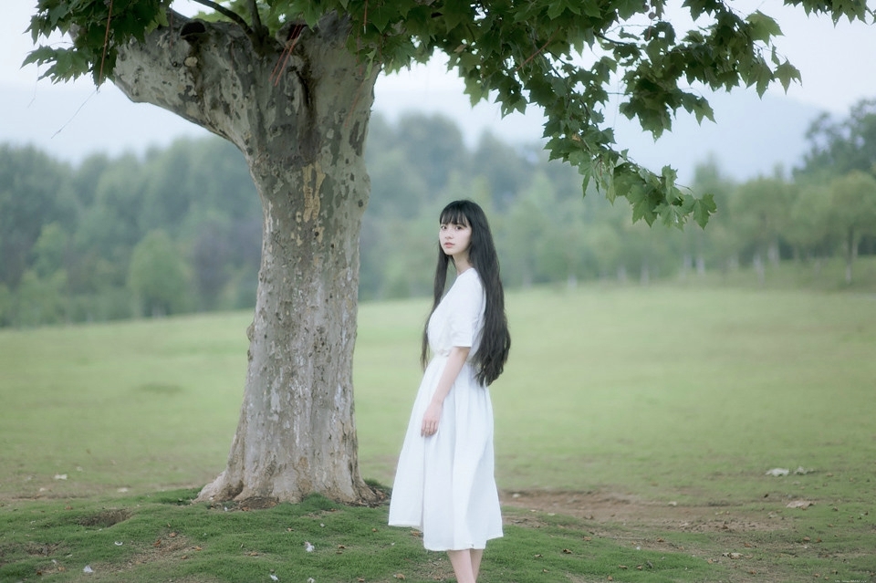 气质森系长发女神精致五官漂亮写真