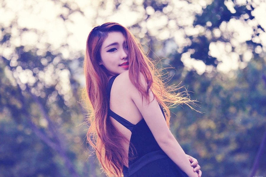 甜美伊人的黑色美裙阳光少女清纯写真