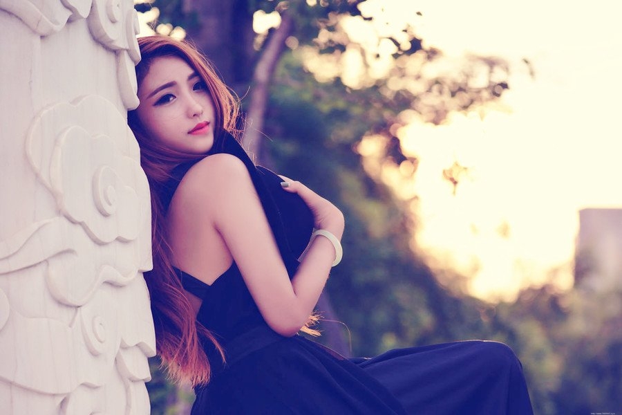 甜美伊人的黑色美裙阳光少女清纯写真