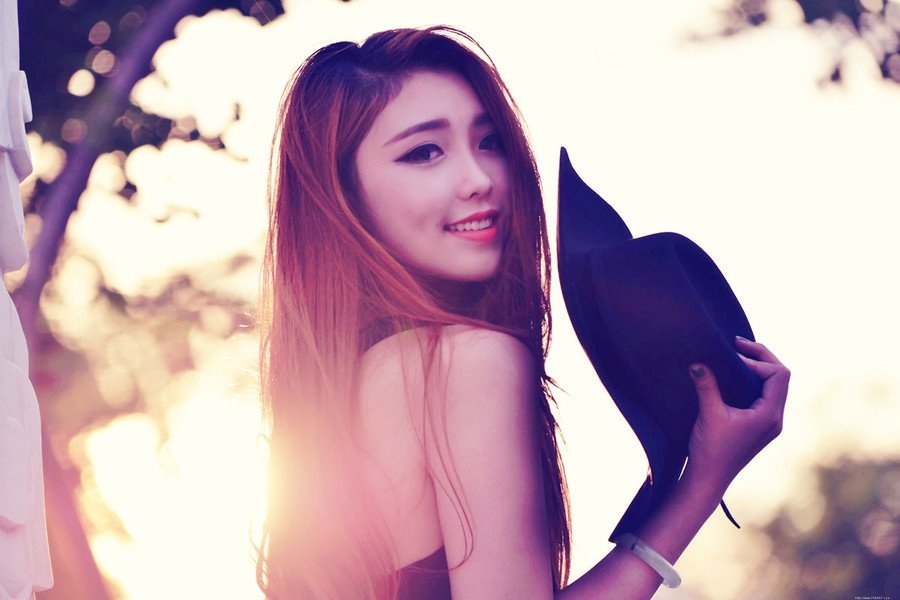 甜美伊人的黑色美裙阳光少女清纯写真