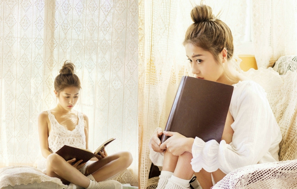 私房丸子头高颜值妹子美背诱惑养眼