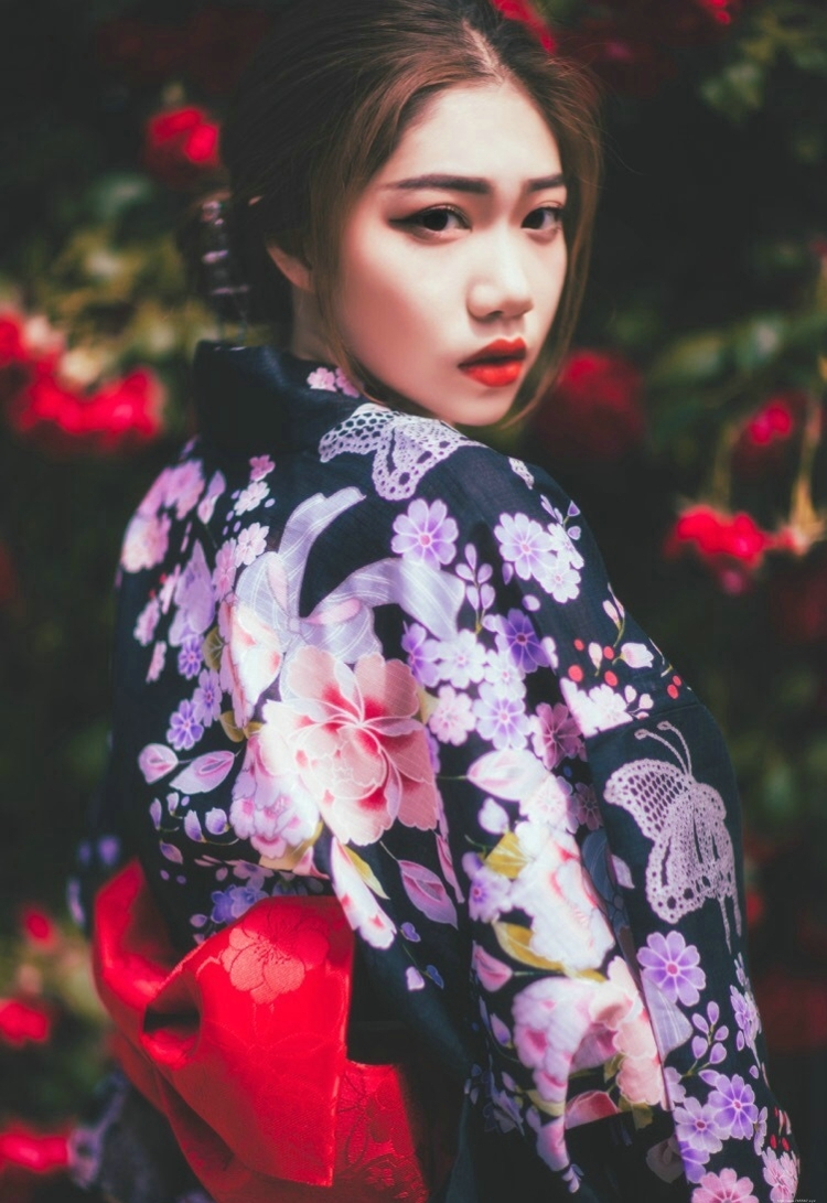 气质和服红唇娇艳魅人写真