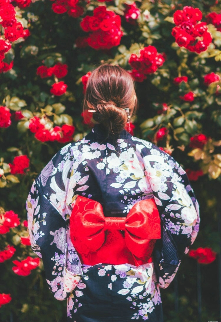 气质和服红唇娇艳魅人写真