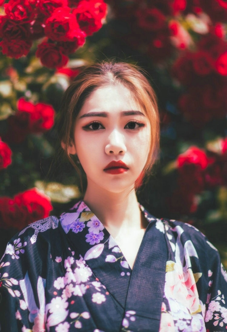 气质和服红唇娇艳魅人写真