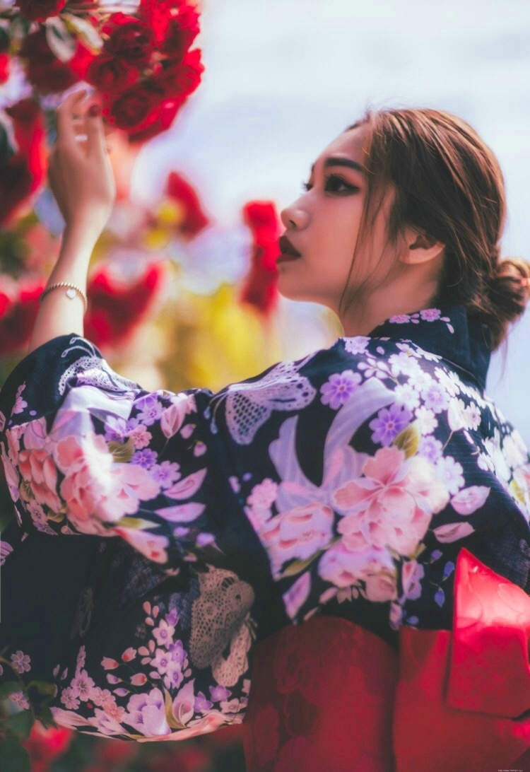 气质和服红唇娇艳魅人写真