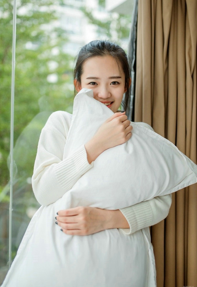 阳光般温暖清纯可爱学生妹笑容甜美迷人私房写真