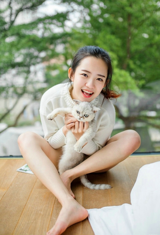 阳光般温暖清纯可爱学生妹笑容甜美迷人私房写真