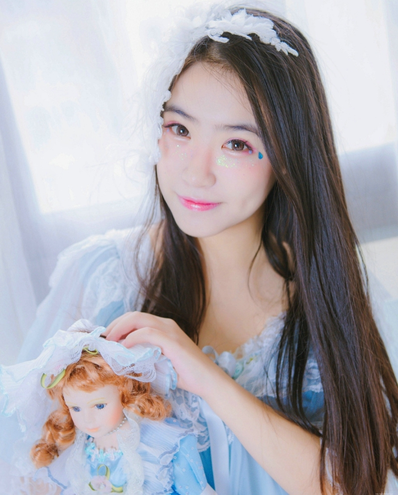 私房薄纱少女娇嫩白皙肌肤写真