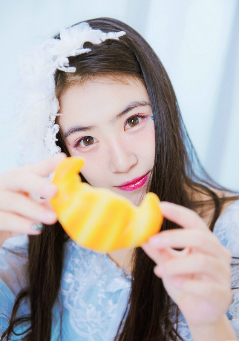 私房薄纱少女娇嫩白皙肌肤写真