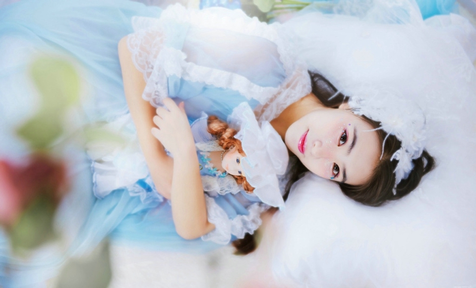 私房薄纱少女娇嫩白皙肌肤写真