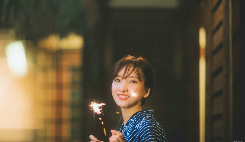 雨天屋檐下的和服气质美女养眼写真