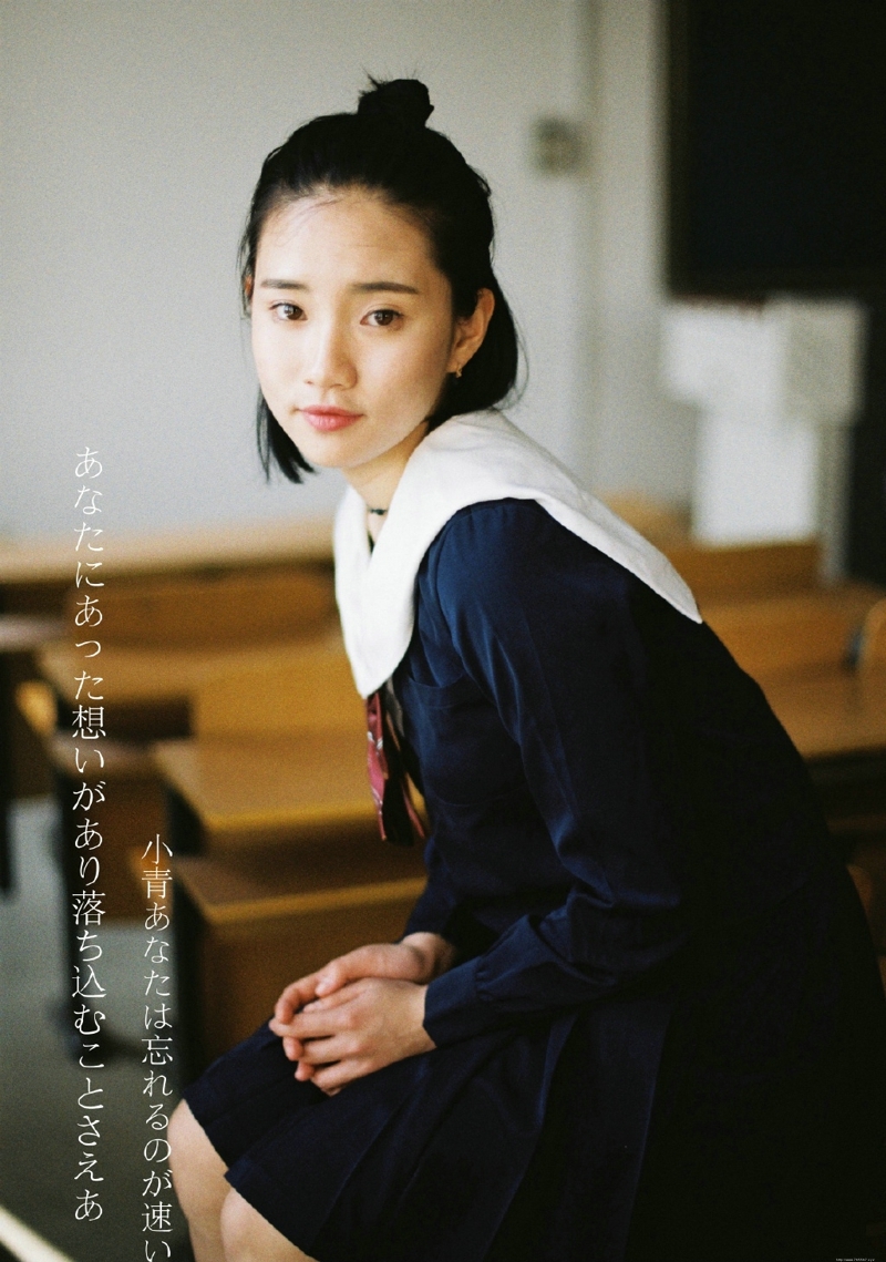 养眼校服妹子恬静温婉动人