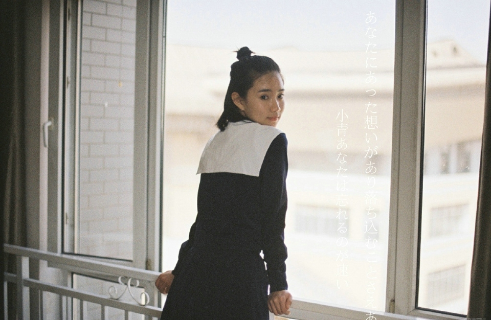 养眼校服妹子恬静温婉动人