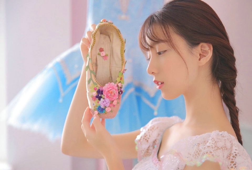 娇艳私房内的芭蕾舞少女清纯养眼