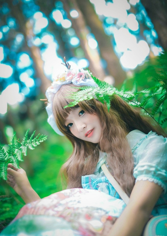 森系少女户外唯美写真清新迷人