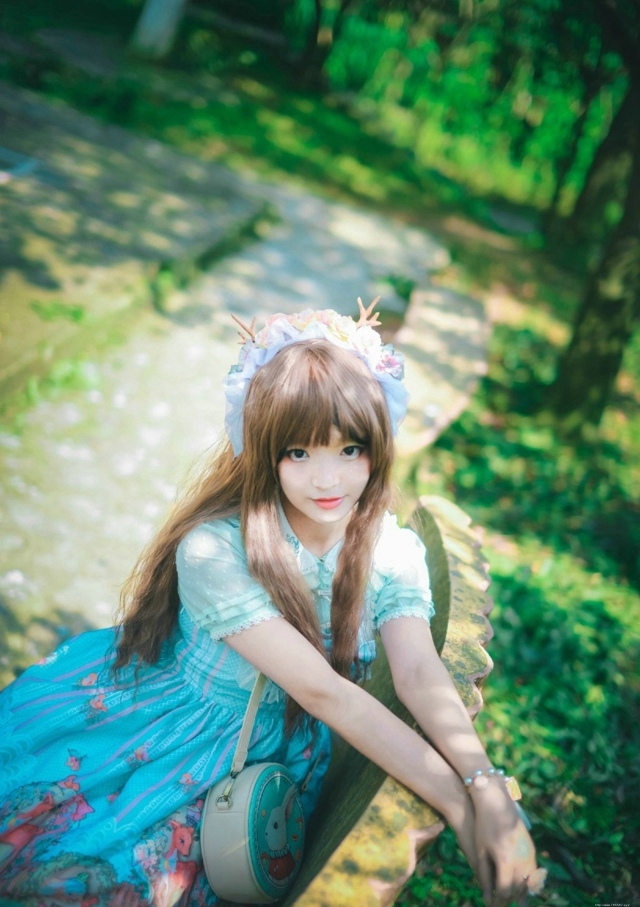 森系少女户外唯美写真清新迷人