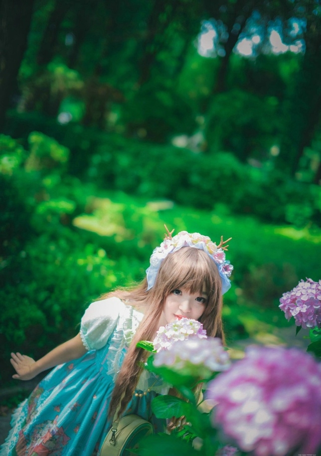 森系少女户外唯美写真清新迷人