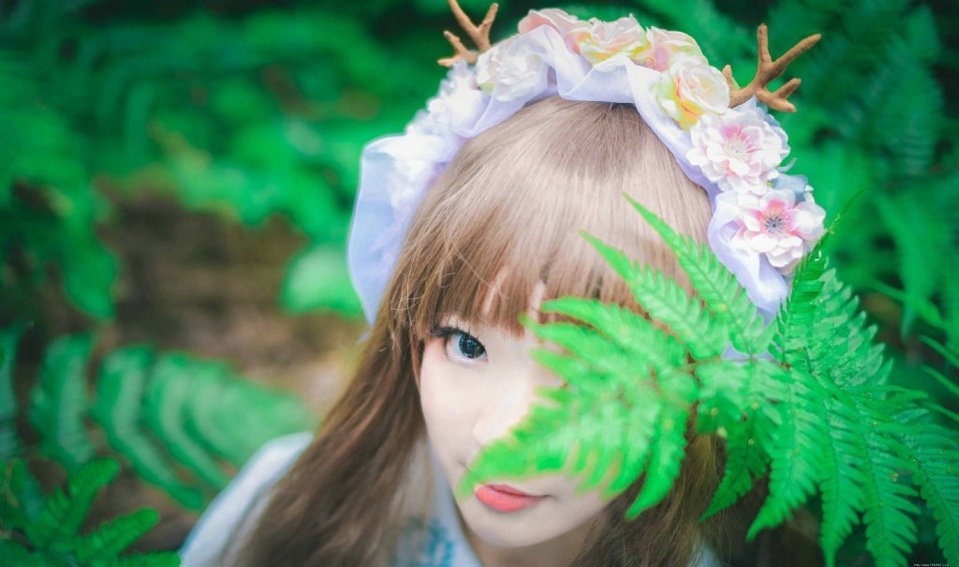 森系少女户外唯美写真清新迷人