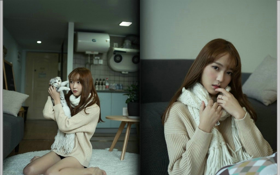 私房温暖毛衣少女与猫咪玩耍相伴