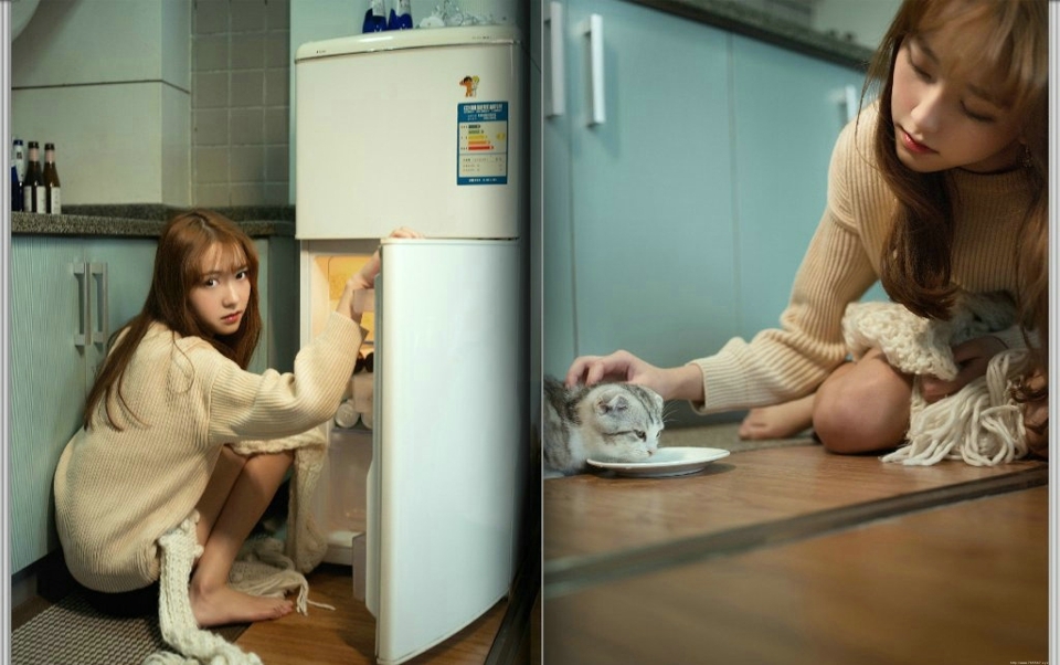 私房温暖毛衣少女与猫咪玩耍相伴