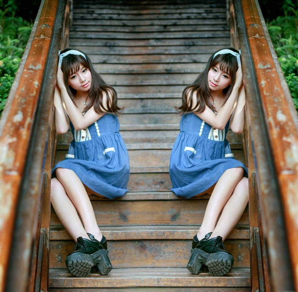 慵懒的午后可爱发箍少女蓝色裙望着远处傻傻发呆