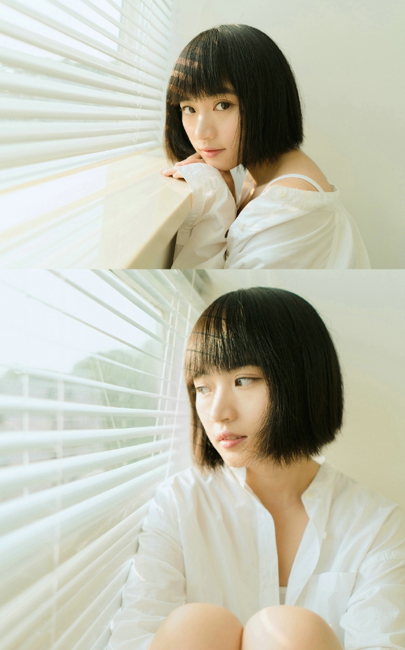白衬衫白净短发少女慵懒悠闲时光