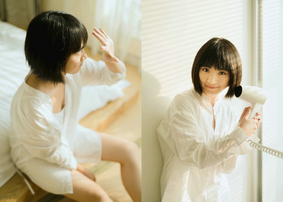 白衬衫白净短发少女慵懒悠闲时光