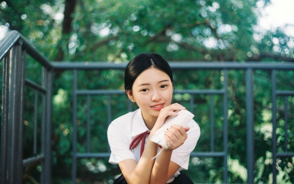 马尾文静校服姑娘清爽宜人写真