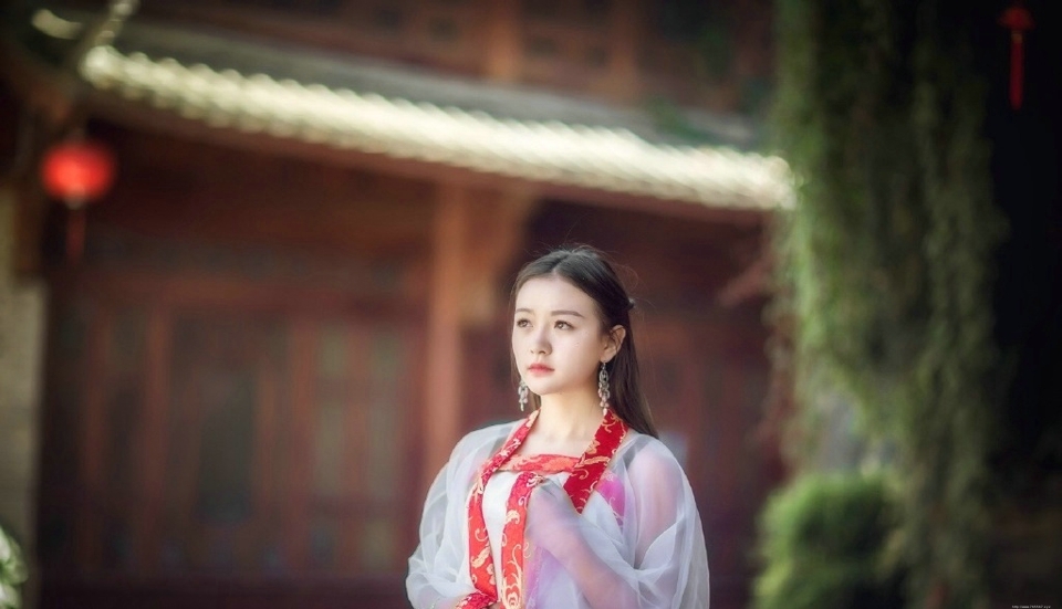 汉服姑娘娇美小巧玲珑动人写真
