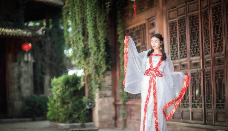 汉服姑娘娇美小巧玲珑动人写真