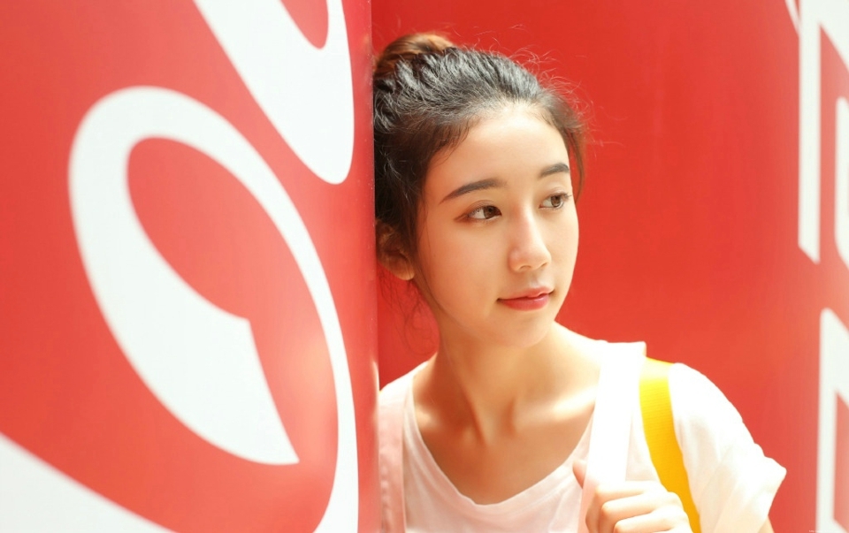 丸子头清纯少女靓丽色彩养眼写真