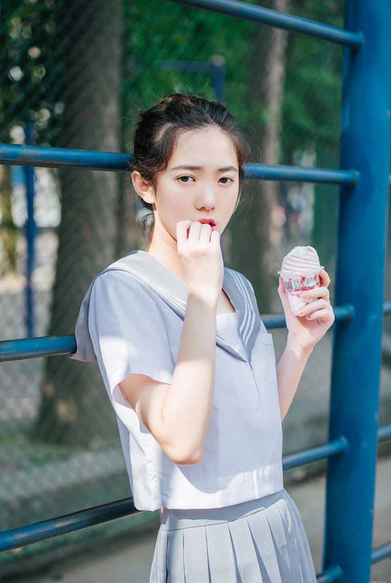 日本冰淇淋美少女清凉夏日水手服清新写真