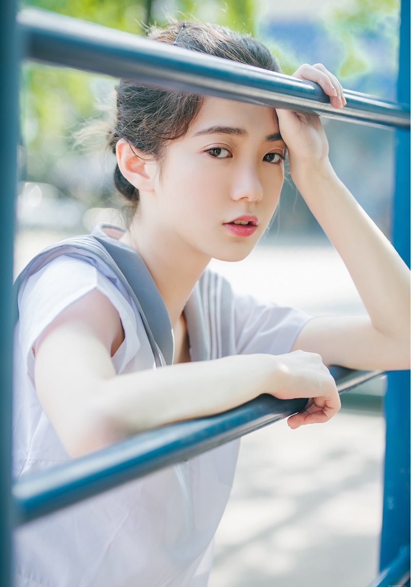 日本冰淇淋美少女清凉夏日水手服清新写真