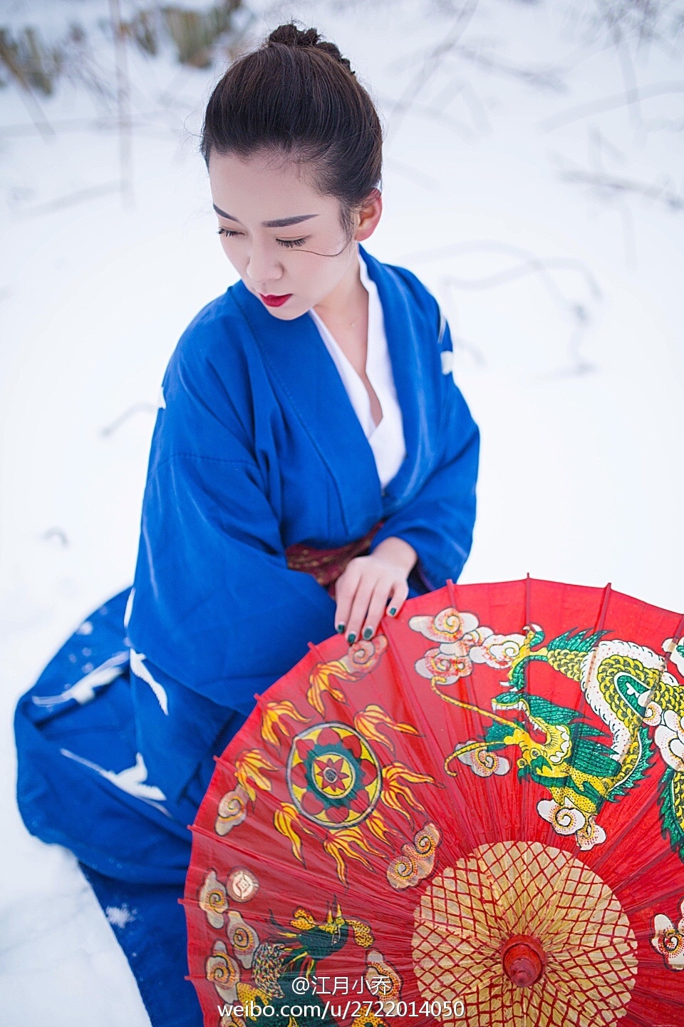 古装红唇美女雪地唯美迷人写真