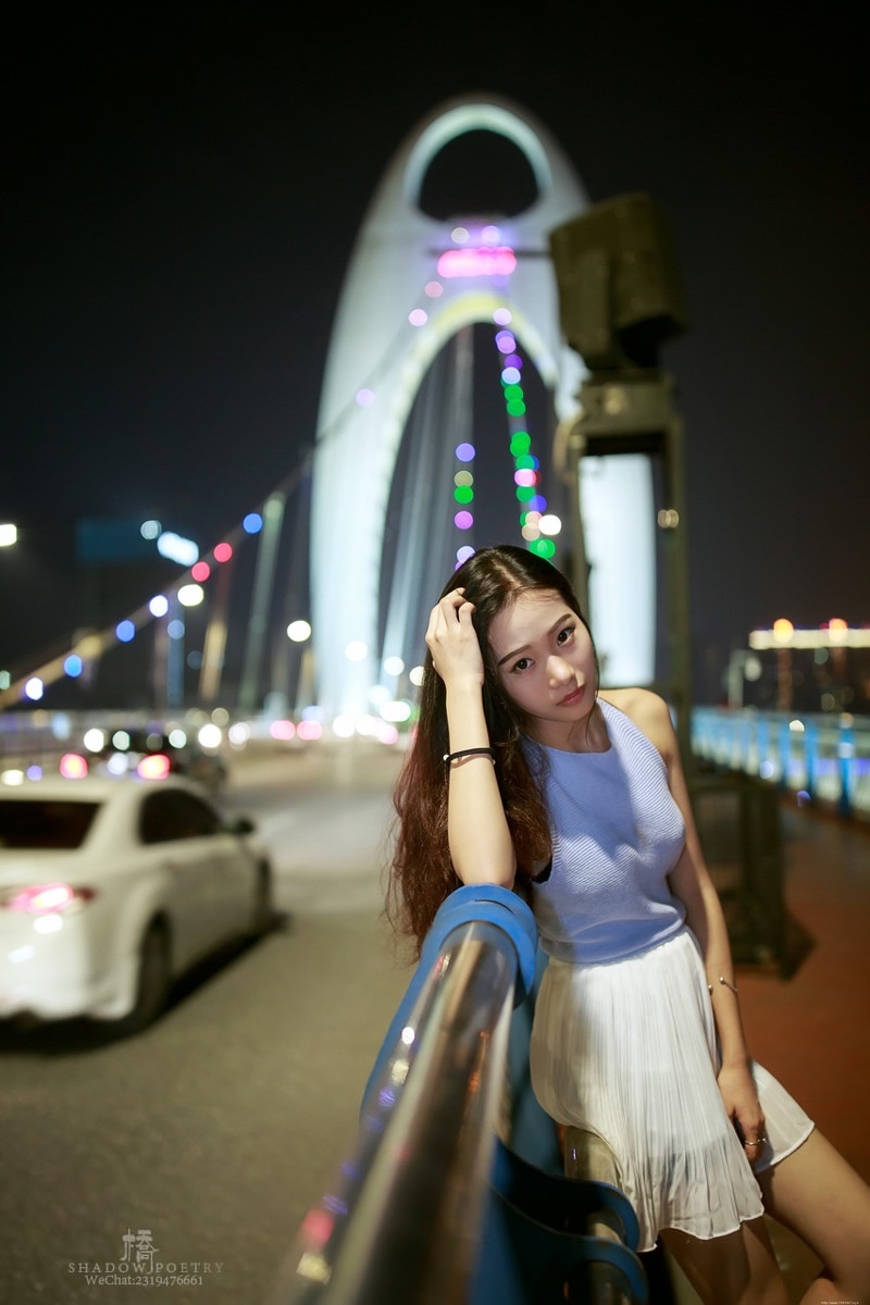 广州夜色下的短裙美女温馨唯美迷人写真