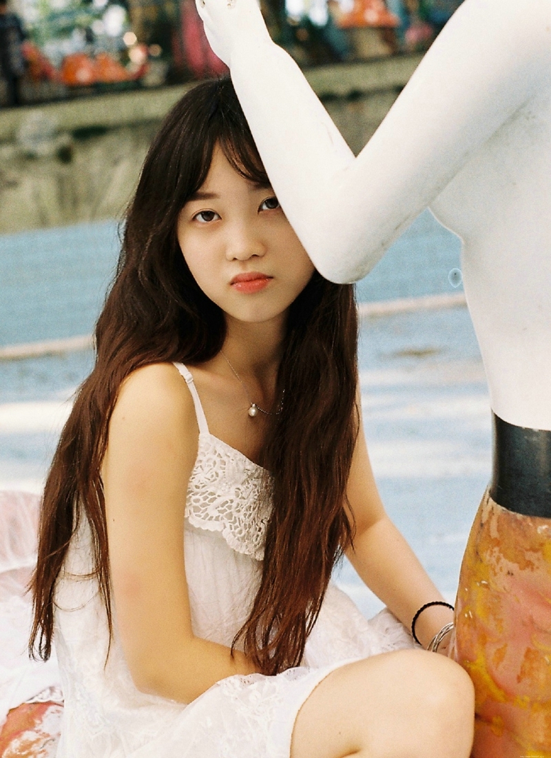 户外可爱圆脸妹子清纯可人写真