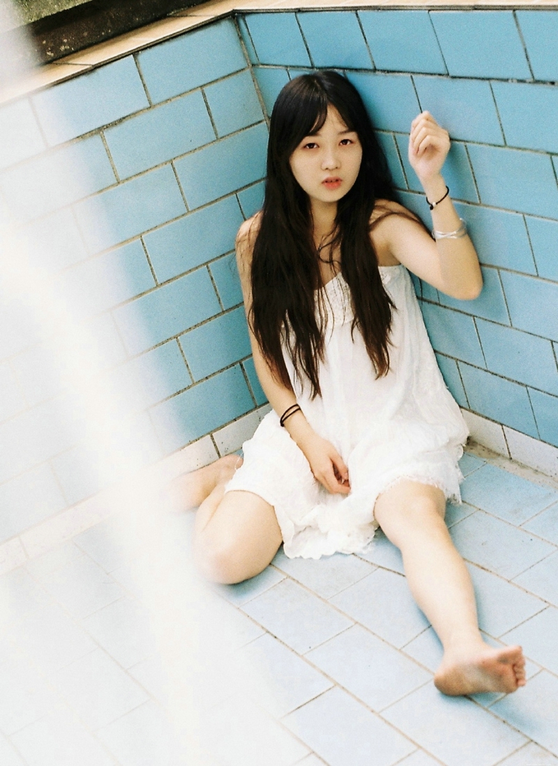 户外可爱圆脸妹子清纯可人写真