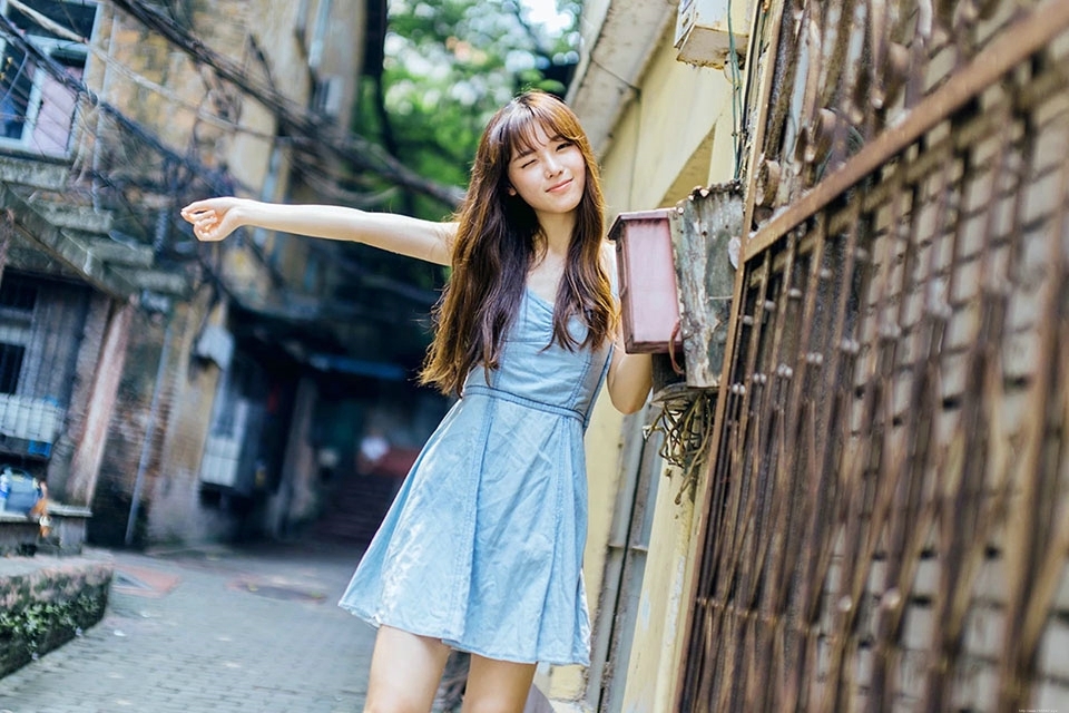 夏日连衣裙冰激凌少女青春俏皮写真