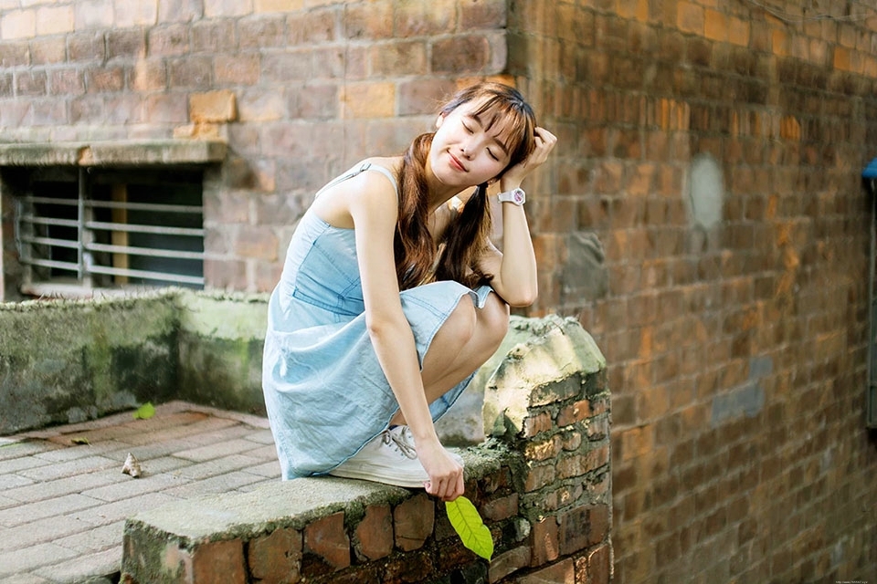 夏日连衣裙冰激凌少女青春俏皮写真