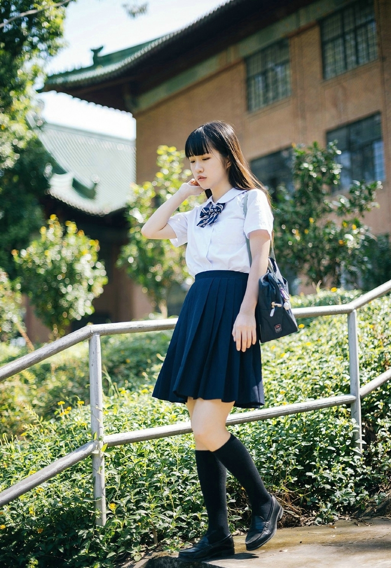 日系校服妹子学院风可爱甜美写真