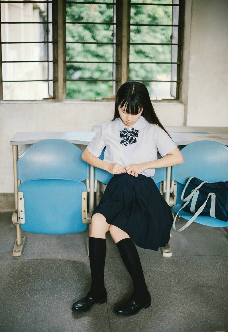 日系校服妹子学院风可爱甜美写真