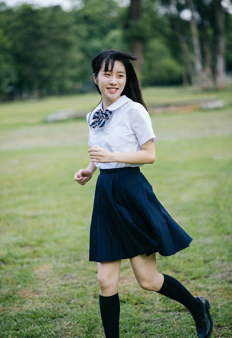 日系校服妹子学院风可爱甜美写真