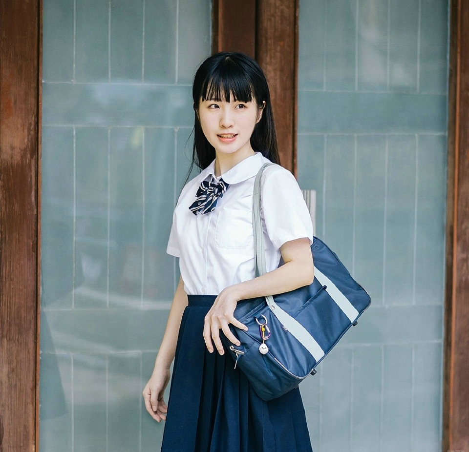 日系校服妹子学院风可爱甜美写真