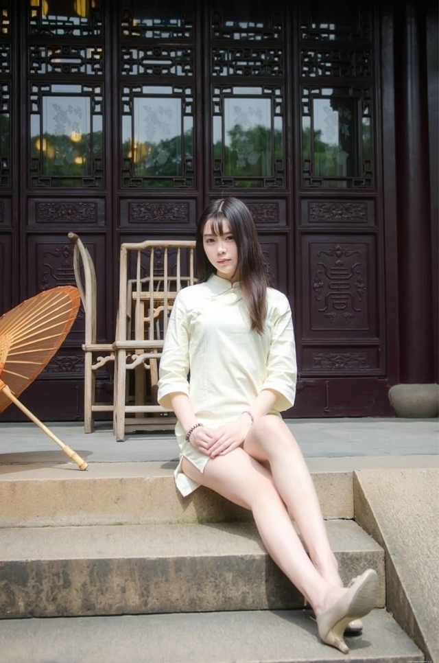 清纯诱人玉腿民国美女造型阳光清新迷人写真