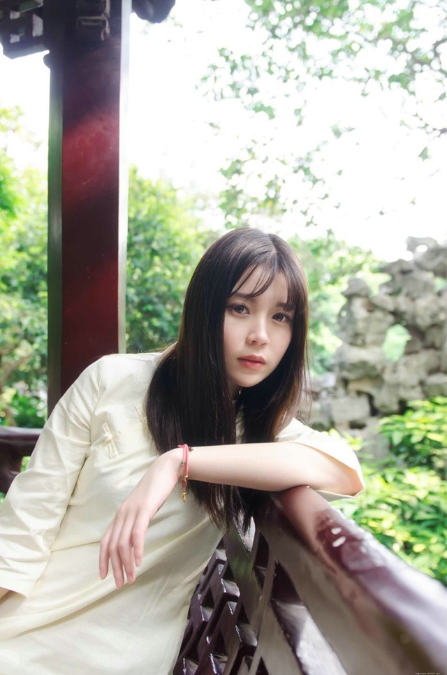 清纯诱人玉腿民国美女造型阳光清新迷人写真