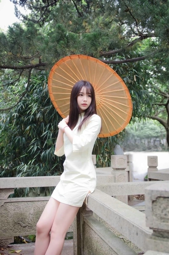 清纯诱人玉腿民国美女造型阳光清新迷人写真