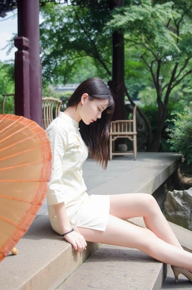 清纯诱人玉腿民国美女造型阳光清新迷人写真