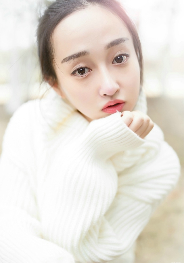 清纯秀气95后妹子甜美迷人可爱户外写真