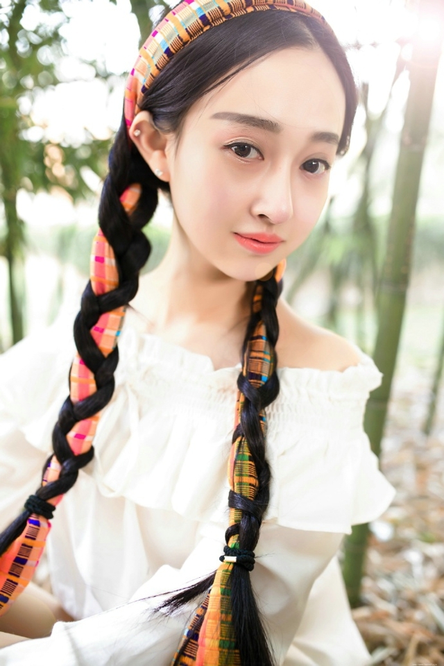 清纯秀气95后妹子甜美迷人可爱户外写真