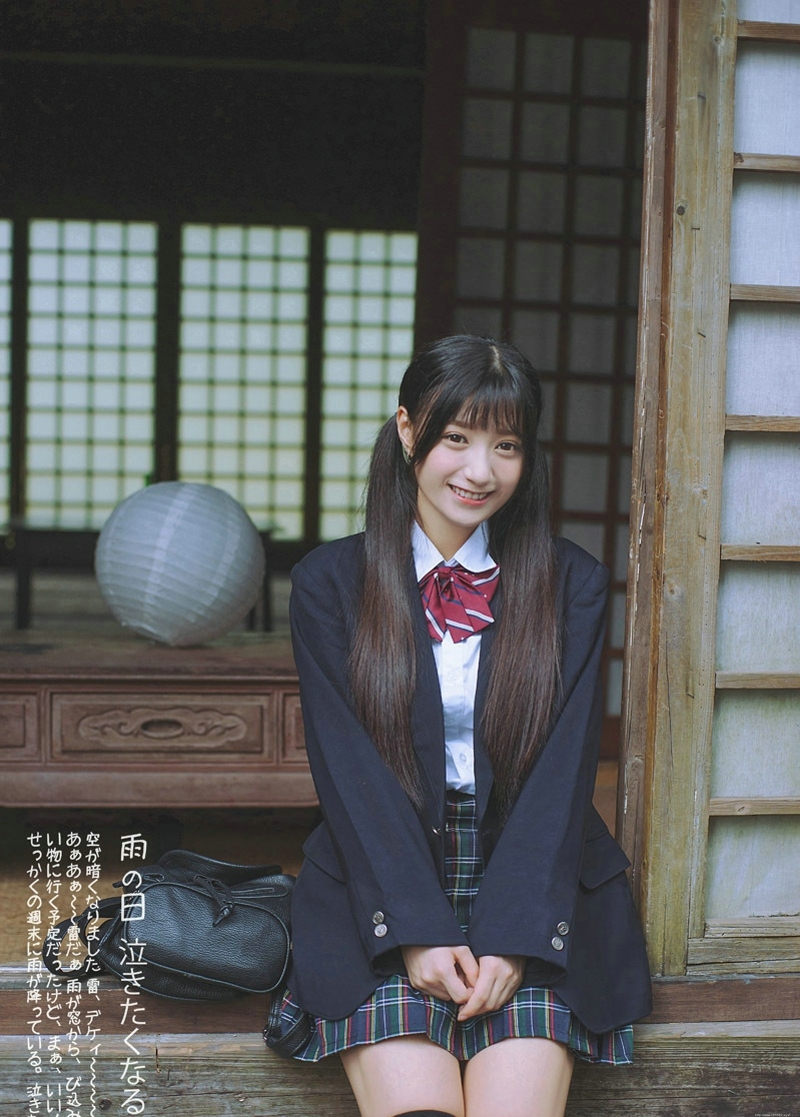 日系学院风双马尾妹子笑脸迷人
